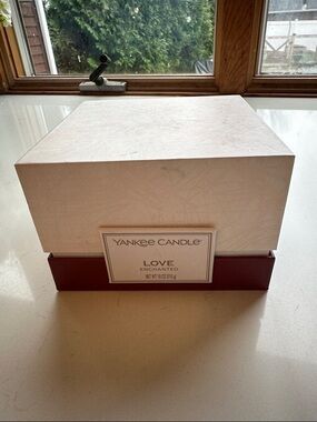 New Yankee Candle Love Enchanted with Box